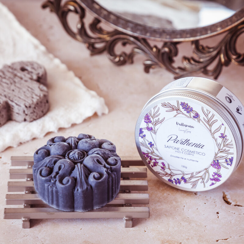Sapone naturale PARTHENIA 100g | N. 19 per VISO e CORPO in Tin Alluminio
